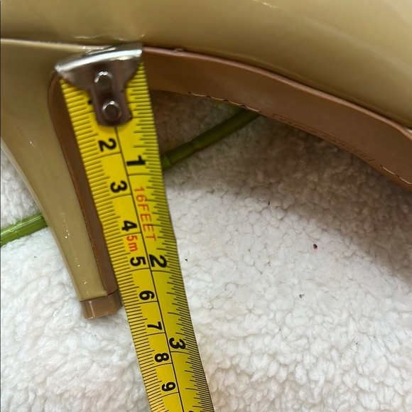 Vince Camuto Tan Heels Classic Pumps - Picture 10 of 16